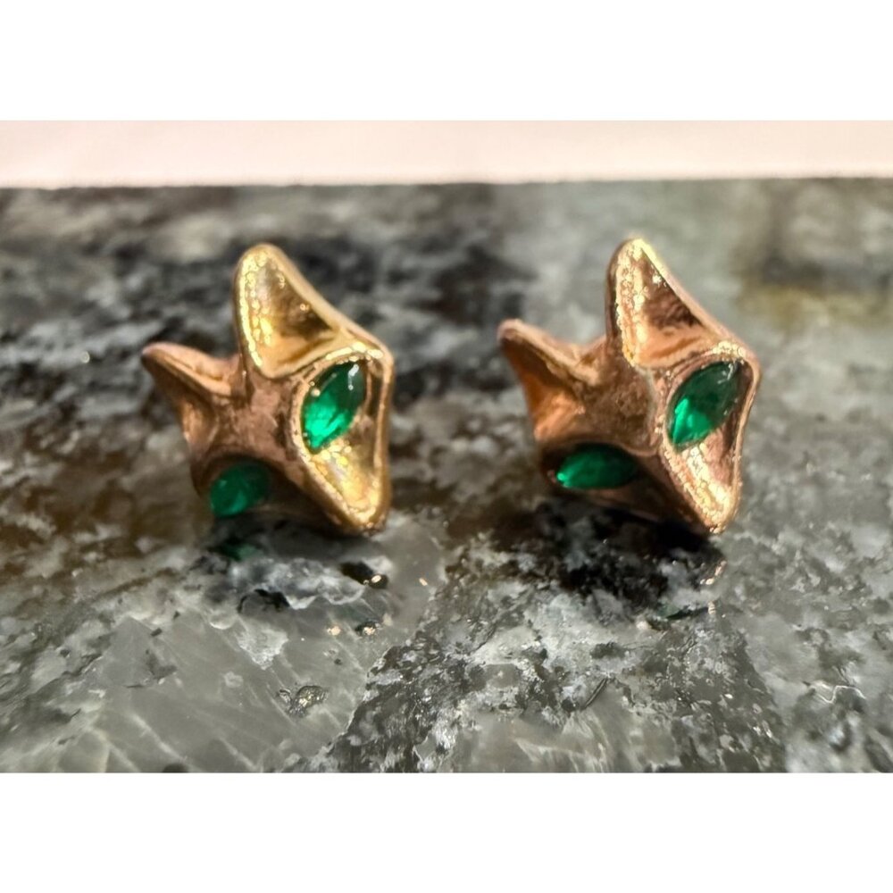 Vintage Cat Face Earrings Gold Tone Kitty Studs Green Eyes Pierced